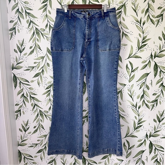 Frye Front Pocket Flare Jeans. Size 31. - Picture 1 of 11